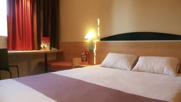 Blackout drapes, soundproofing, iron/ironing board, free WiFi