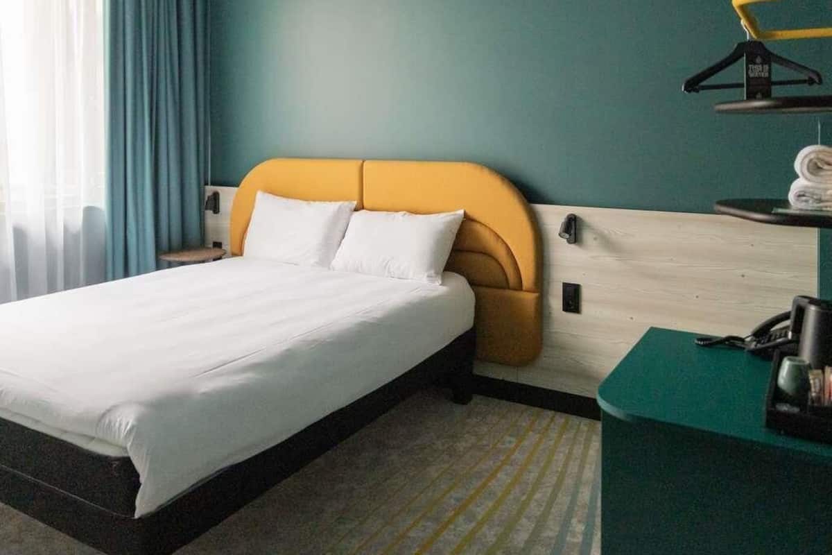 Premium Room, 1 Double Bed (Accessible) | Blackout drapes, soundproofing, iron/ironing board (on request)