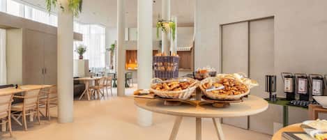 Desayuno buffet todos los días (con cargo)