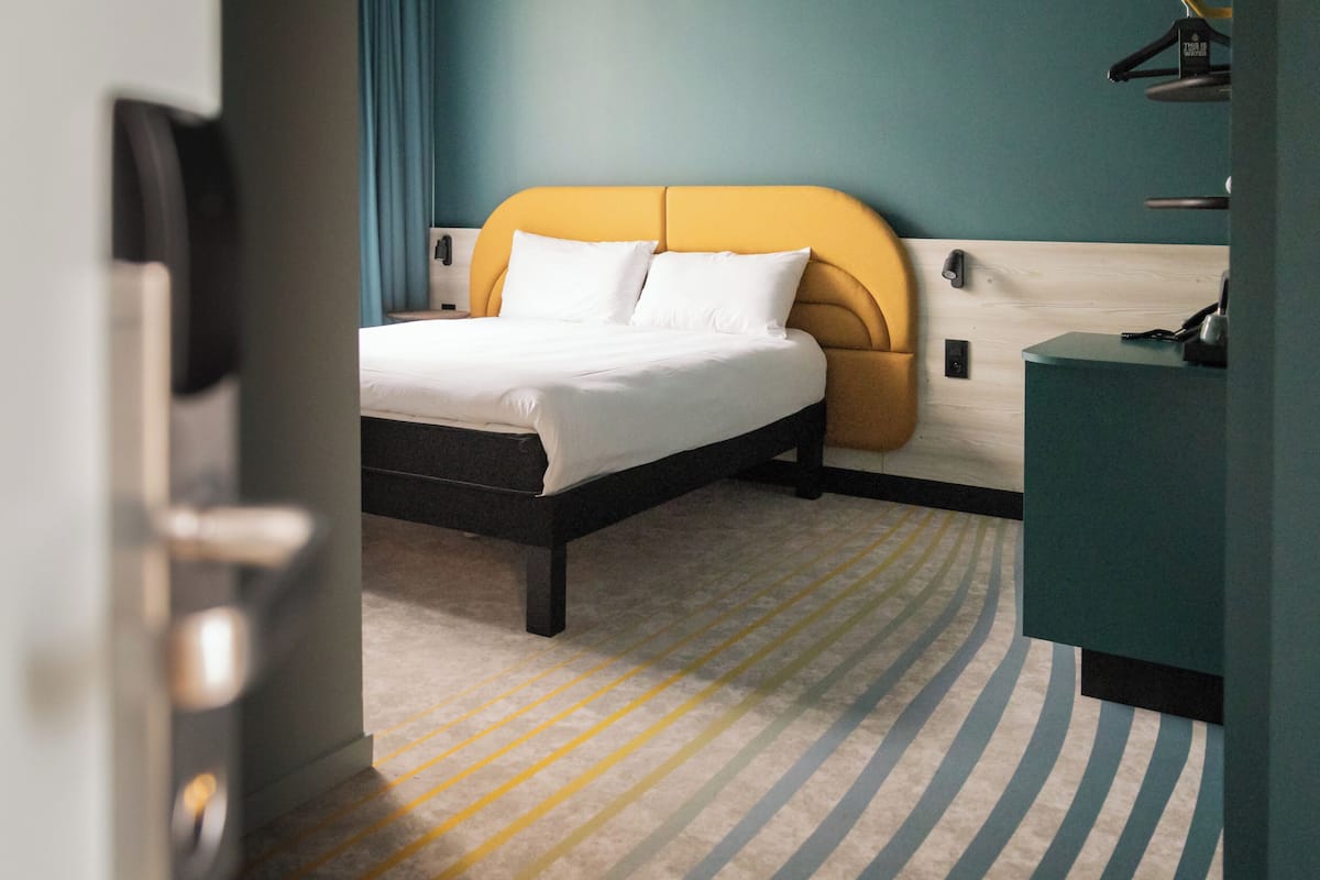 Premium Room, 1 Double Bed (Accessible) | Blackout curtains, soundproofing, iron/ironing board, free WiFi