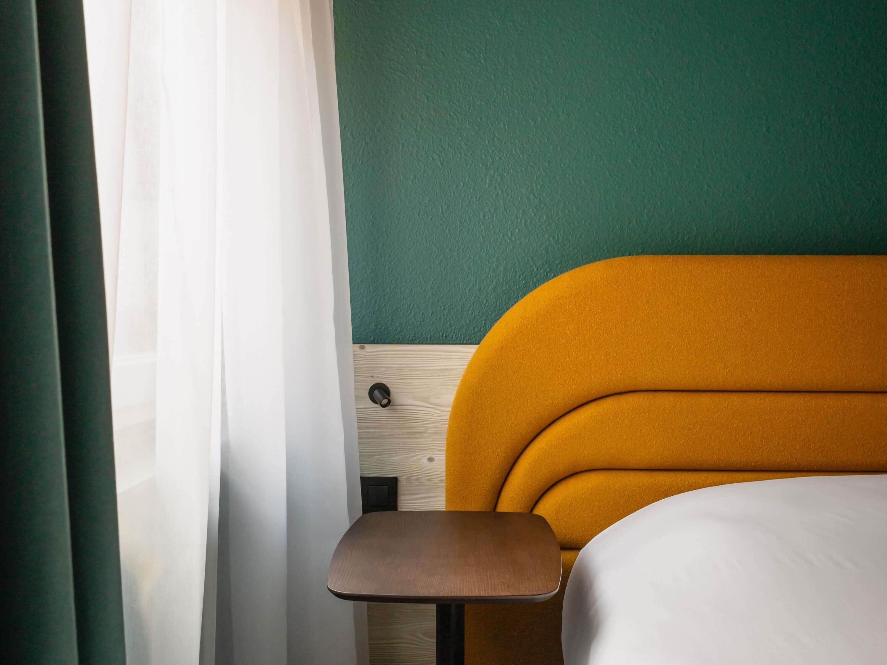 Habitación estándar, 1 cama matrimonial | Cortinas blackout, insonorización y tabla de planchar con plancha 