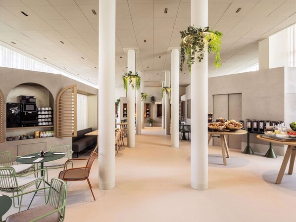 Daily buffet breakfast (EUR 19 per person)