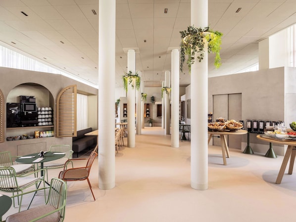Daily buffet breakfast (EUR 16 per person)