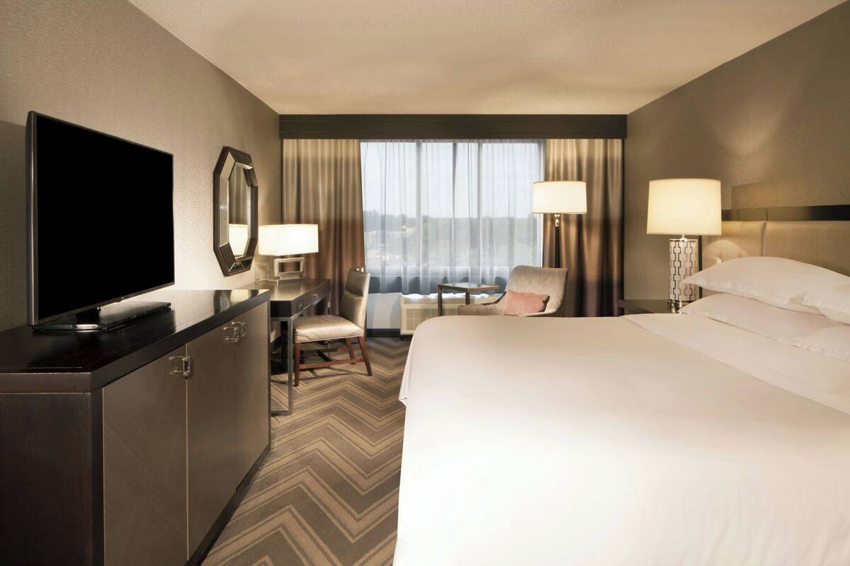 Premium bedding, down comforters, in-room safe, desk