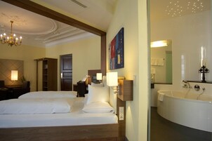 Minibar, caja fuerte, escritorio y espacio para trabajar con un portátil