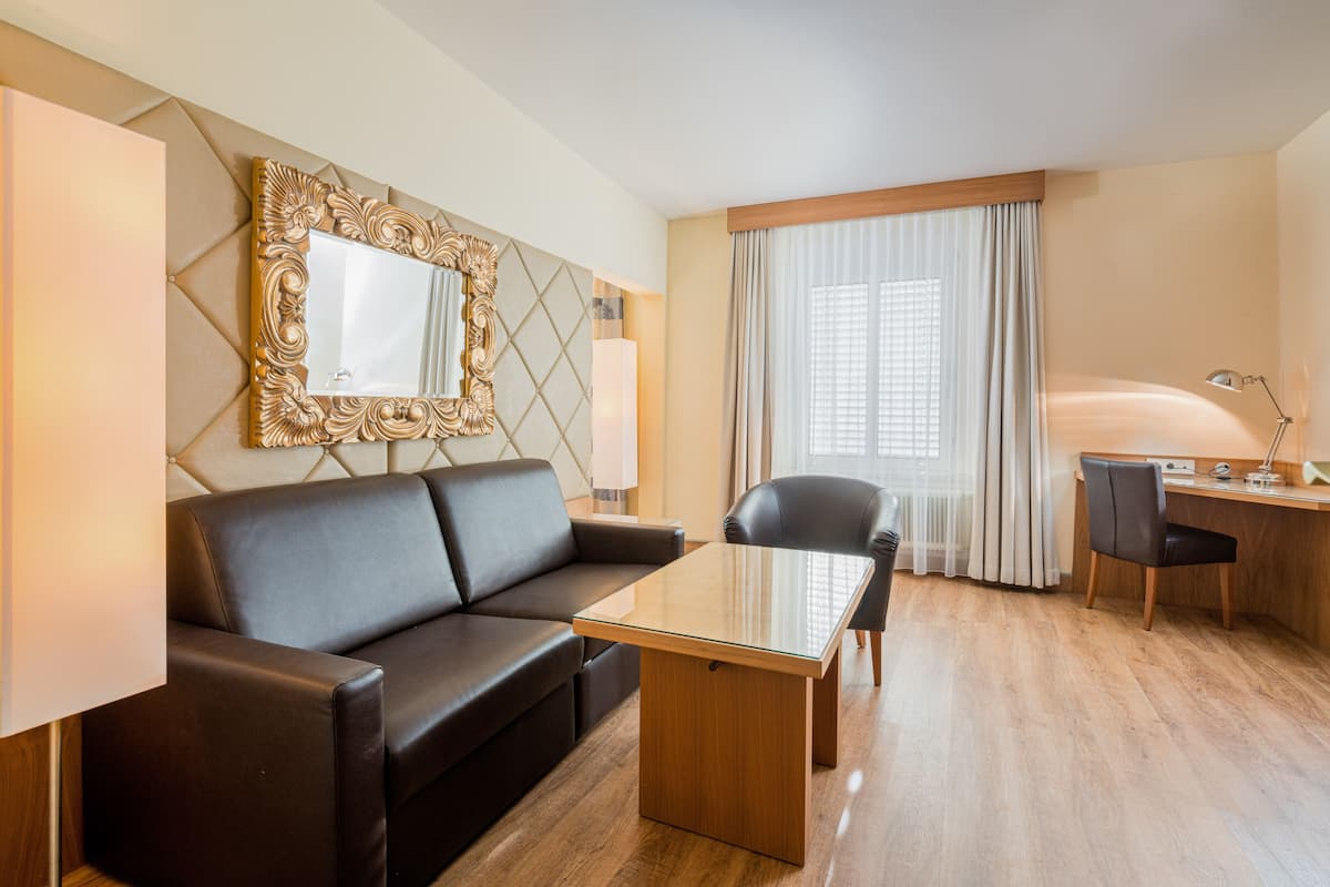 suite | living area | 26-inch tv with satellite channels