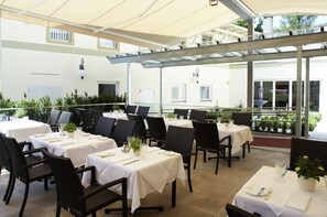 Lunch and dinner served, Modern European cuisine