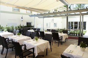 Lunch and dinner served, Modern European cuisine