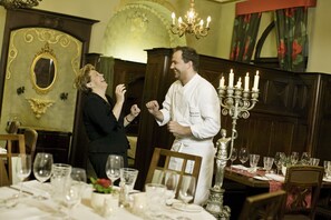 Mittagessen und Abendessen, moderne, europäische Küche