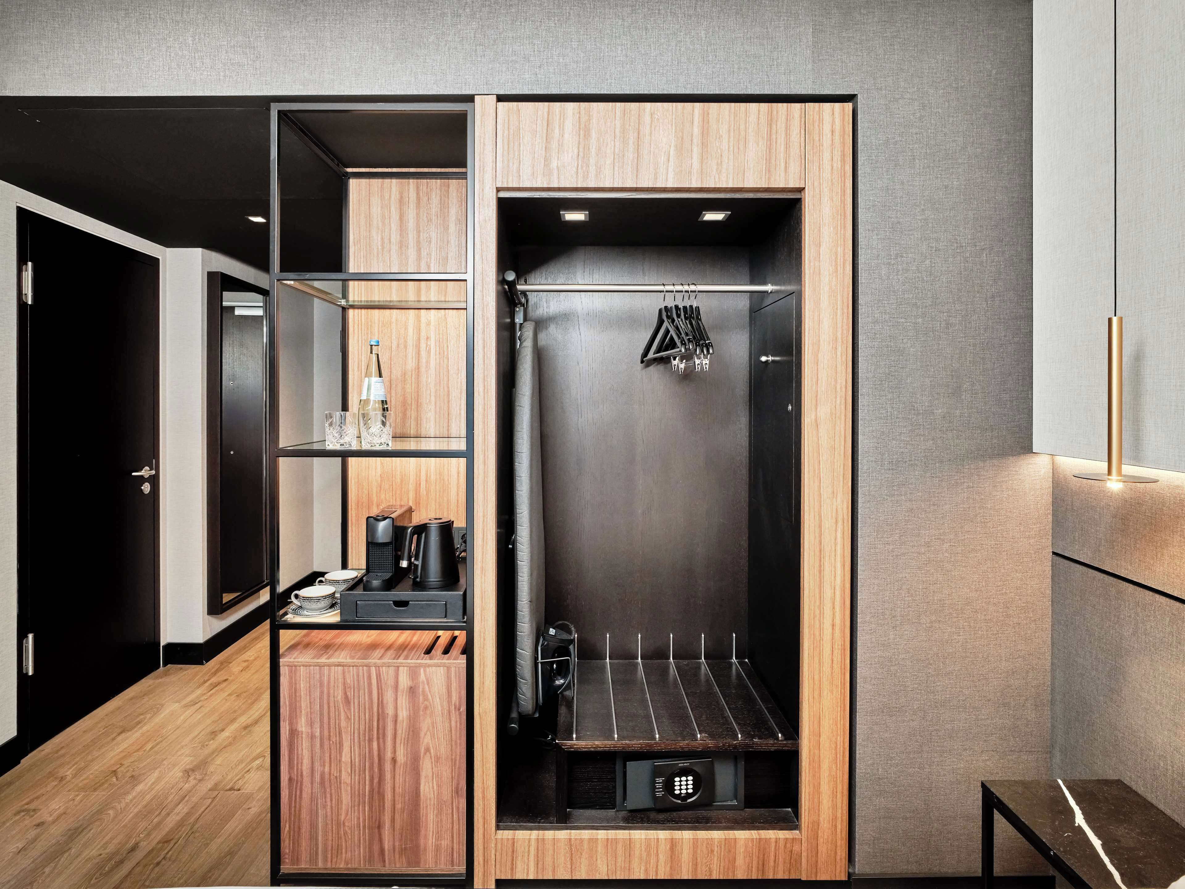 1 bedroom, in-room safe, desk, blackout curtains