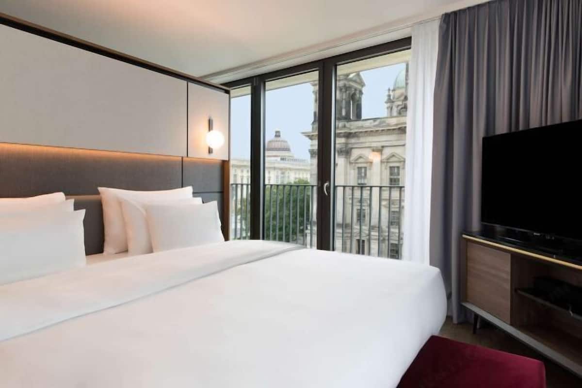 1 bedroom, in-room safe, desk, blackout curtains