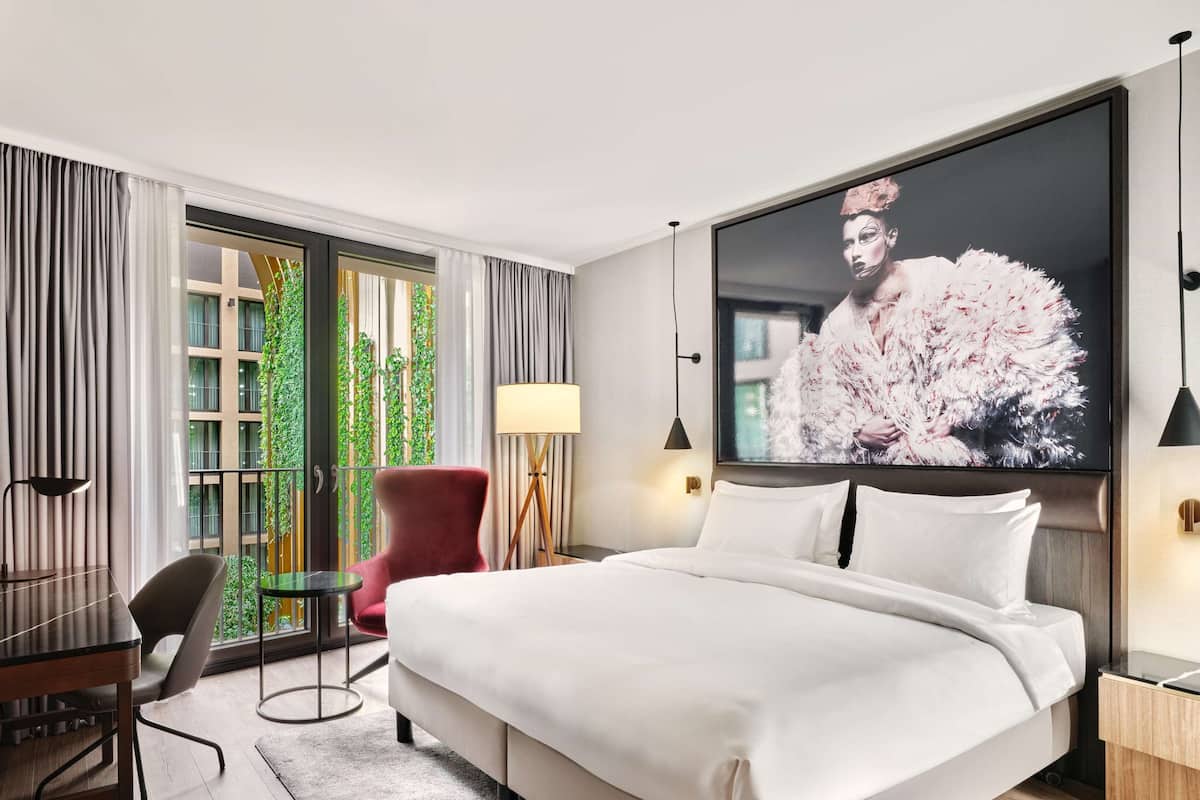 1 bedroom, in-room safe, desk, blackout curtains
