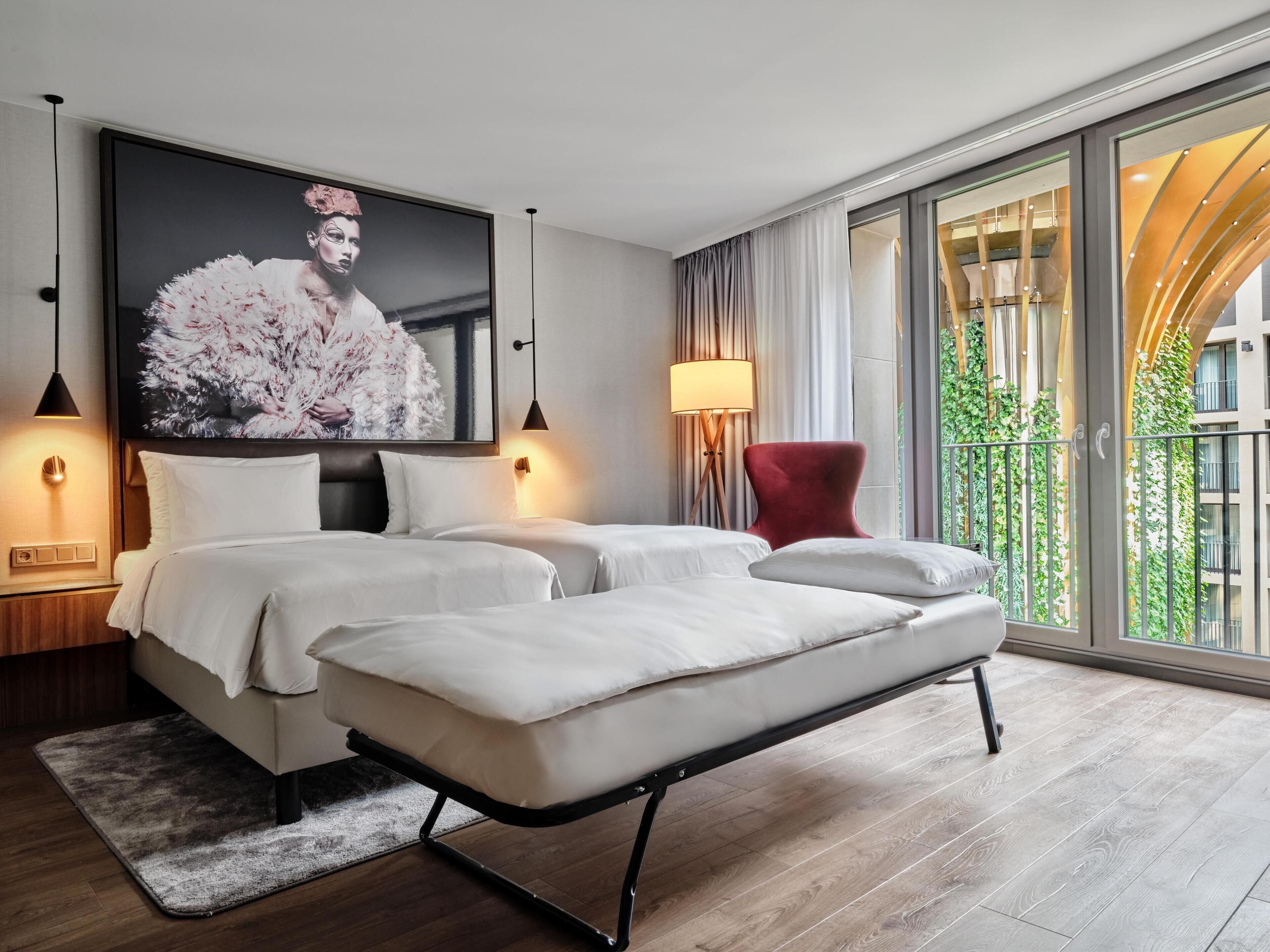 1 habitación, caja de seguridad en la habitación y escritorio 