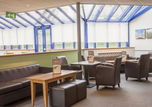 Terrace/patio - Holiday Inn Warrington by IHG (Warrington)