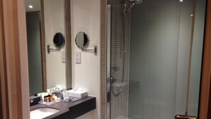 Bathroom - Holiday Inn Warrington by IHG (Warrington)