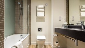 Bathroom - Holiday Inn Warrington by IHG (Warrington)