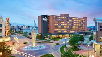 Located in the heart of the city, this hotel offers a prominent presence with its distinctive 'D' logo.