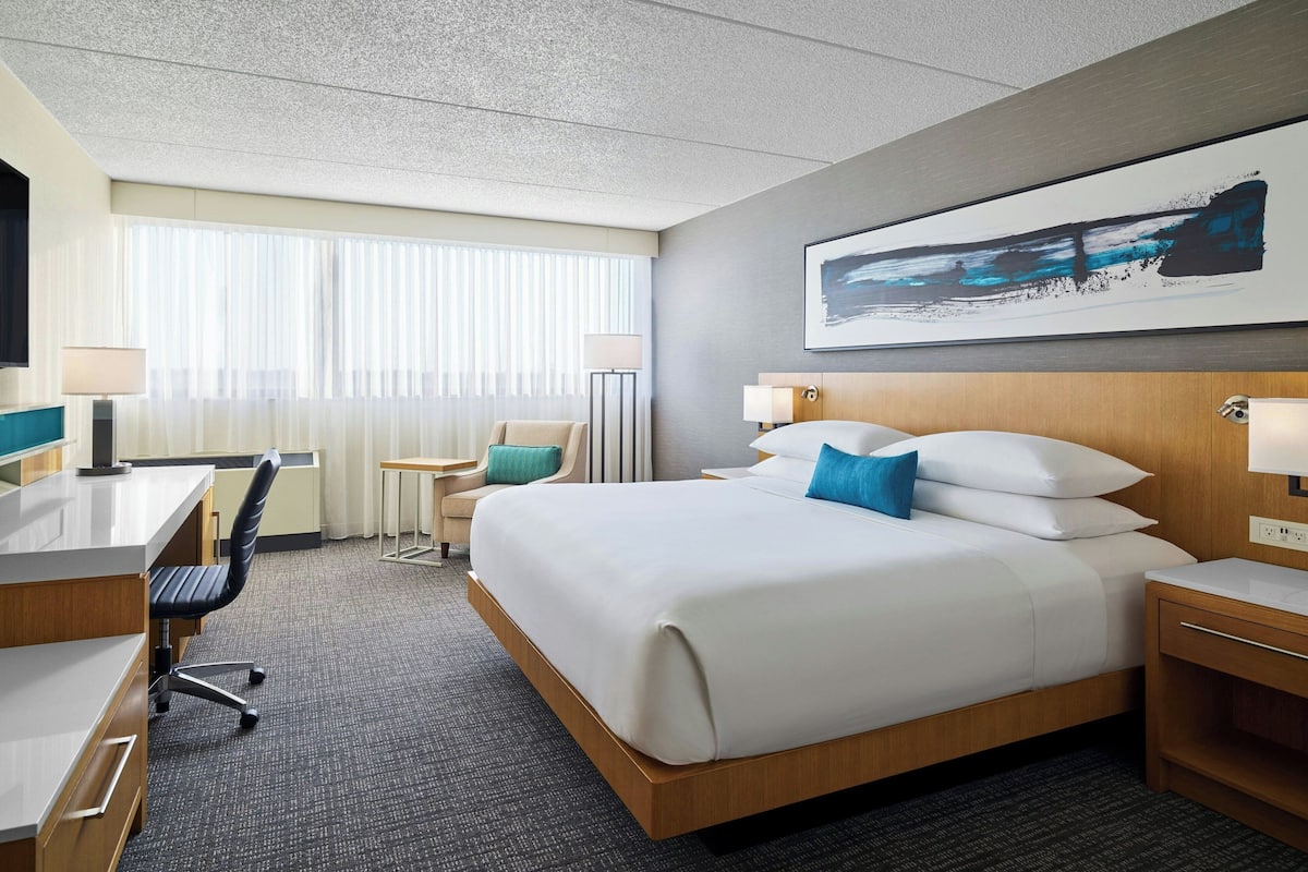 Room, 1 King Bed | Desk, laptop workspace, blackout curtains, iron/ironing board