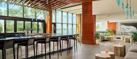 2 Restaurants, Frühstück, Mittagessen, Fisch und Meeresfrüchte