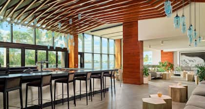 Waterstone Resort & Marina Boca Raton, Curio Collection by Hilton