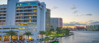 Waterstone Resort & Marina Boca Raton, Curio Collection by Hilton