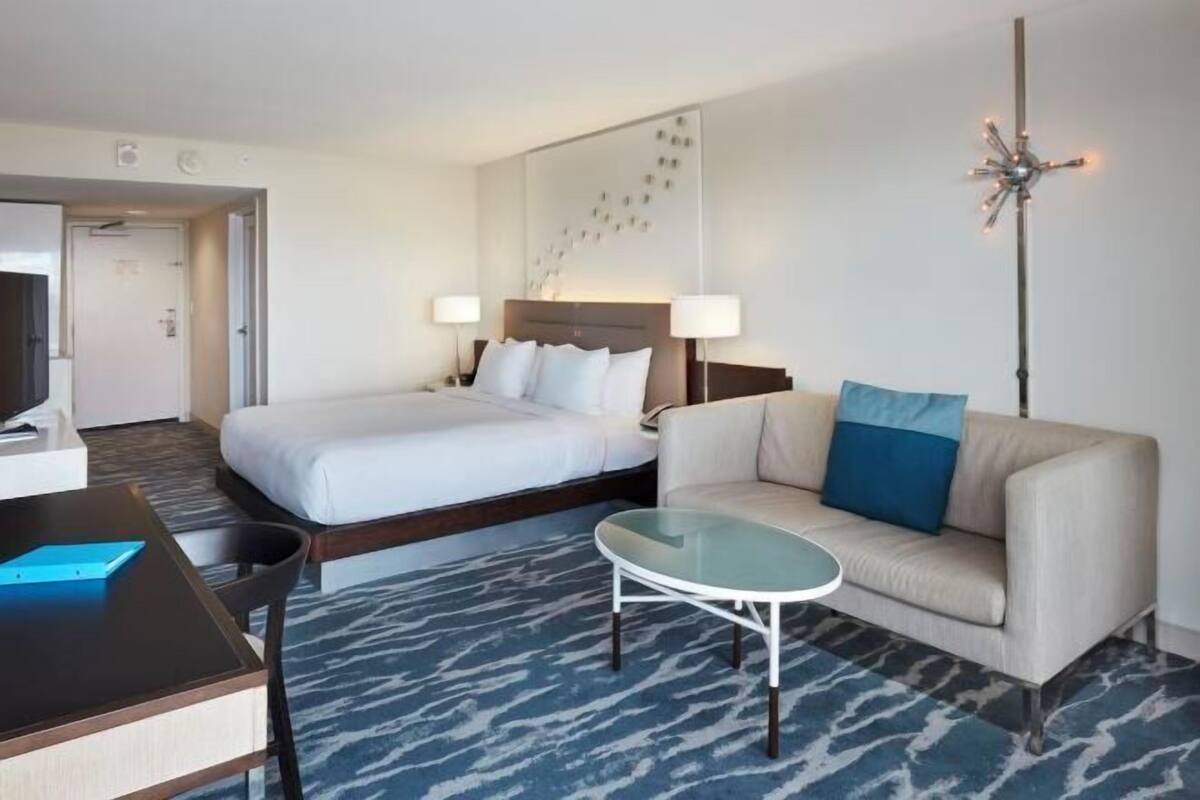 In-room safe, individually decorated, individually furnished, desk