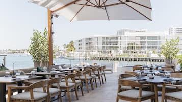 2 restaurants; breakfast, lunch, and dinner served