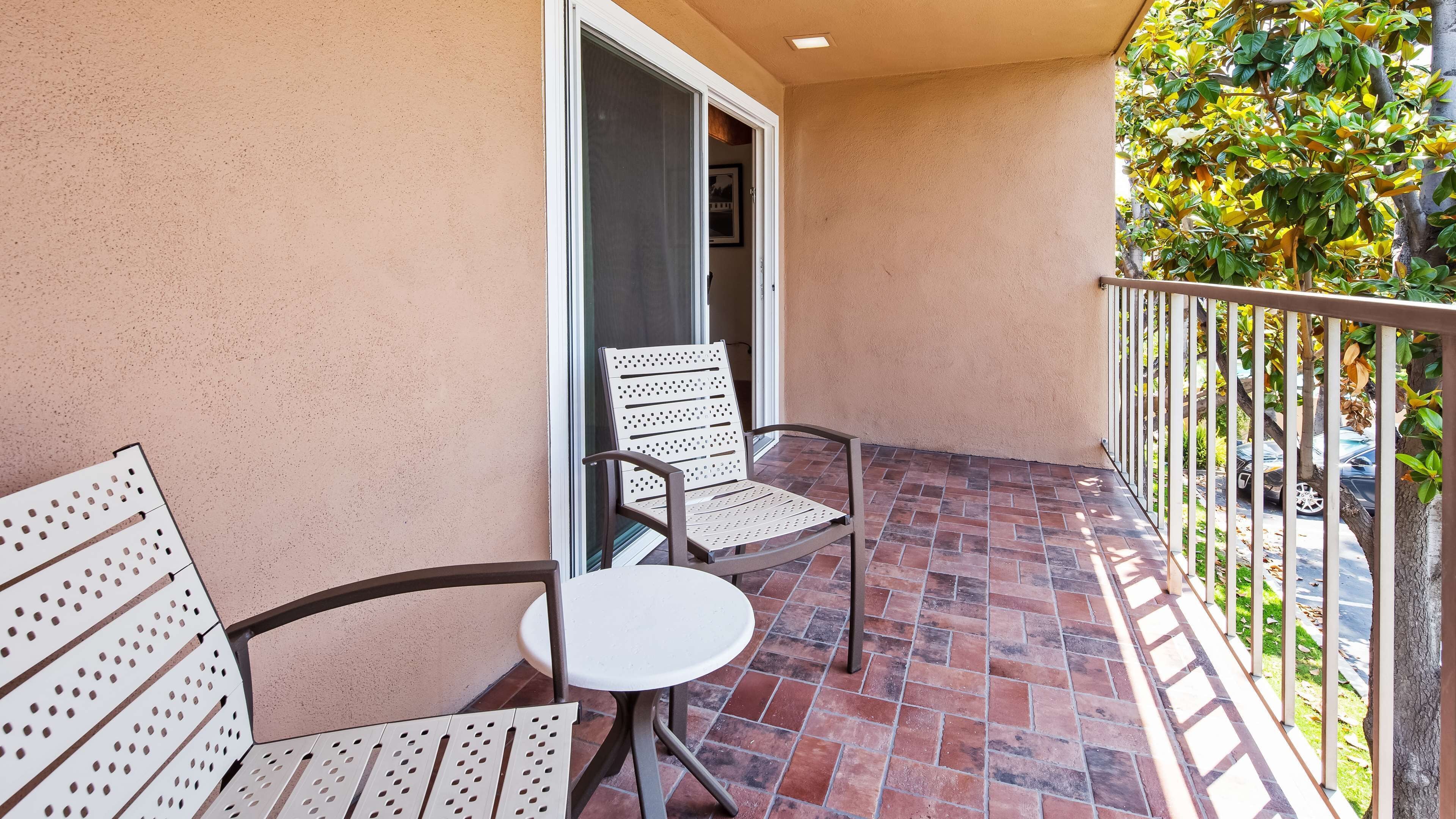 standard room, 1 king bed, patio, pool view | room amenity