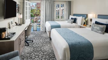 Sengetøy av topp kvalitet, senger med overmadrass og safe på rommet