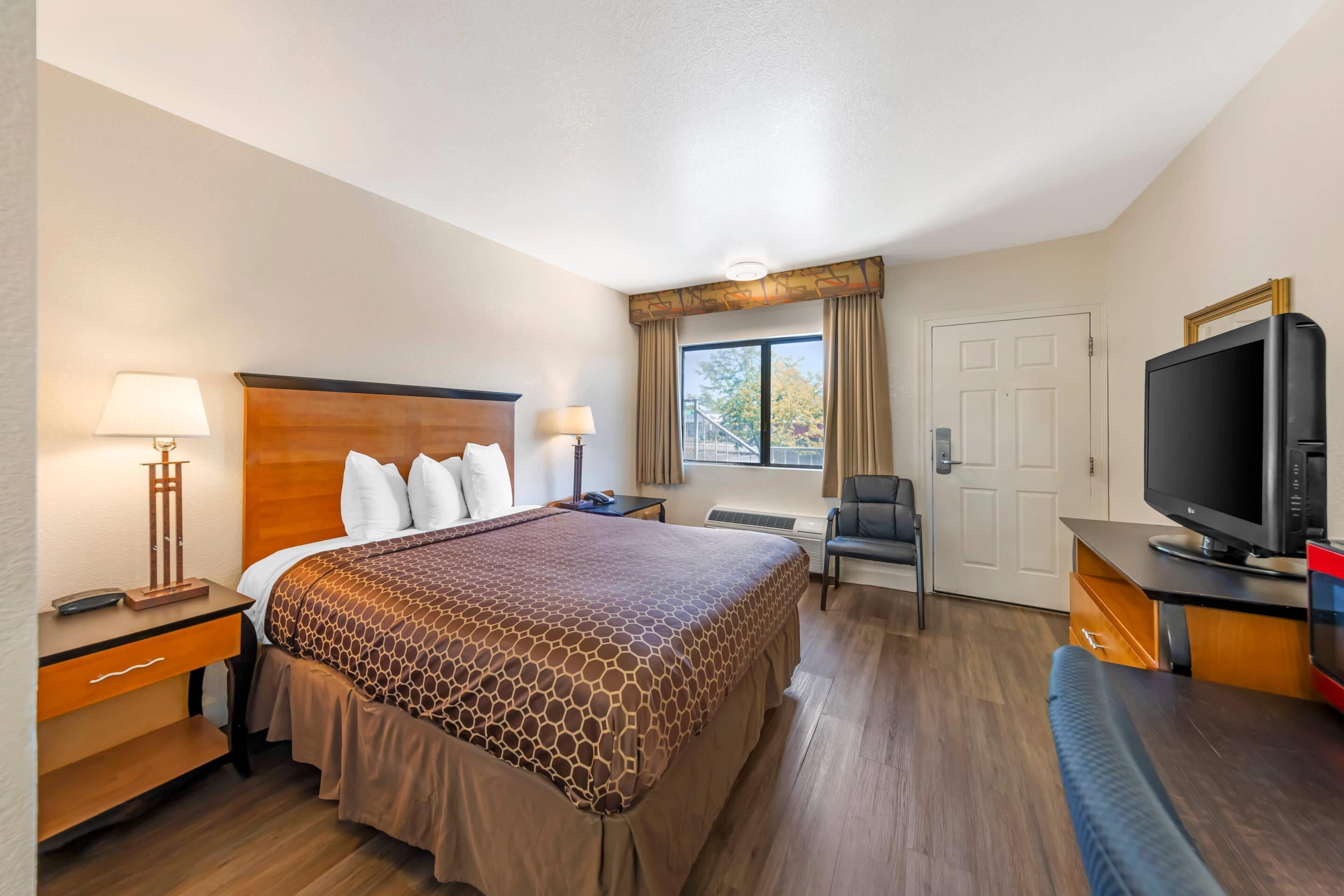 Standard Room, 1 Katil Ratu (Queen), Non Smoking | Seterika/papan seterika, Wi-fi percuma, cadar katil 