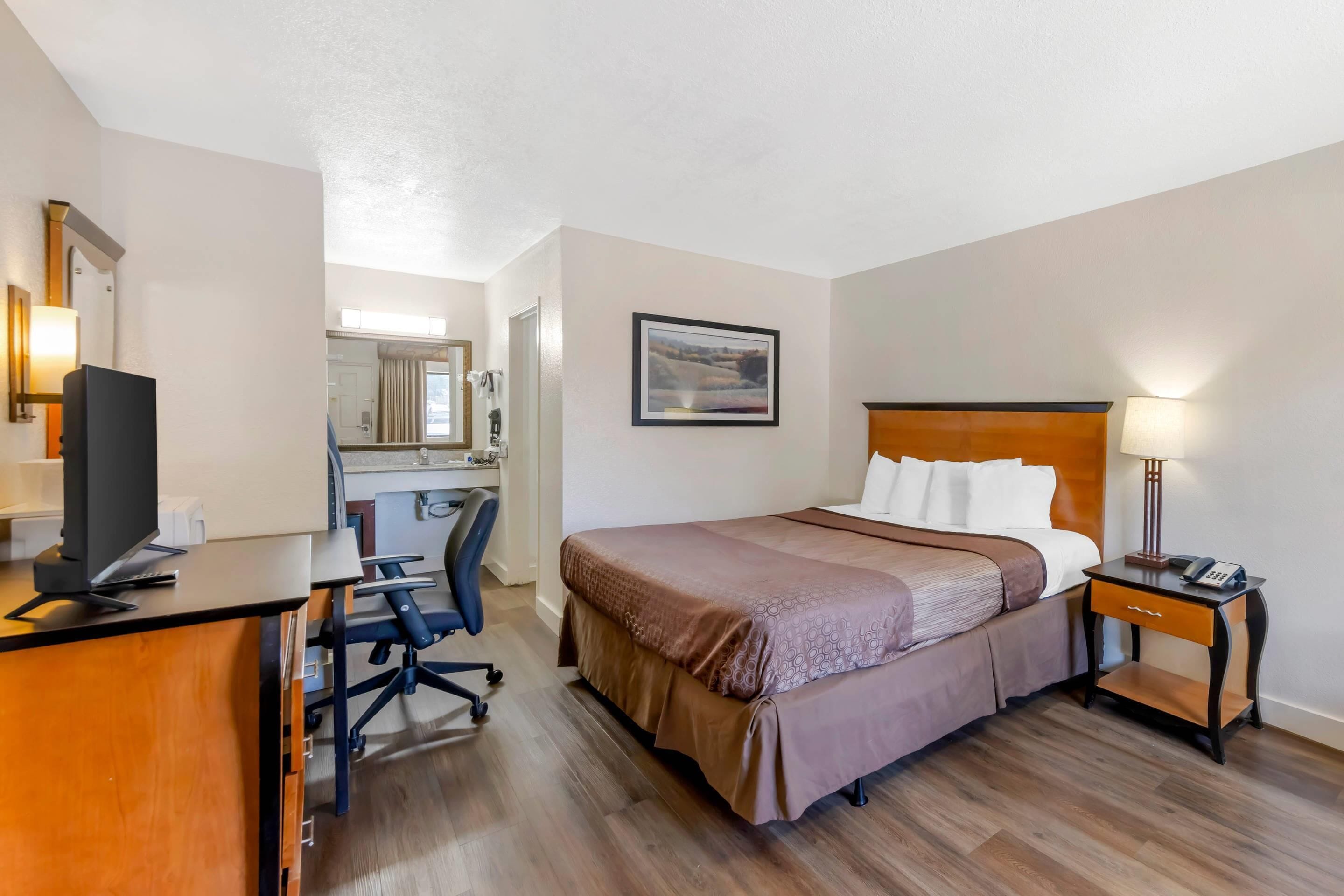 One Queen Bed Non Smoking Accessible Room