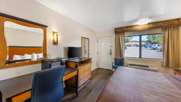 Standard Room, 1 King Bed, Non Smoking | Iron/ironing board, free WiFi, bed sheets