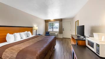 One Queen Bed Non Smoking Accessible Room | Iron/ironing board, free WiFi, bed sheets