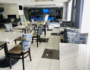 Café da manhã para viagem grátis nos fins de semana