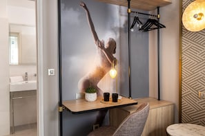 Habitación estándar doble | 1 dormitorio, ropa de cama hipoalergénica, minibar y caja fuerte