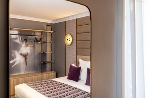 Classic Room | Hypo-allergenic bedding, minibar, in-room safe, desk