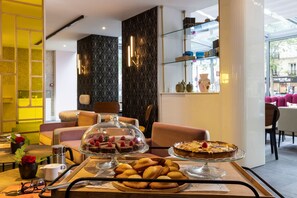 Frokostbuffé hver dag (EUR 18 per person)