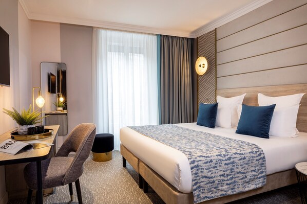 Hypo-allergenic bedding, minibar, in-room safe, desk