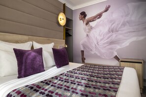 Hypo-allergenic bedding, minibar, in-room safe, desk - Hôtel Nude Paris - Color Vision (Paris)