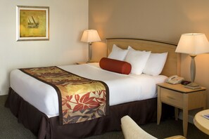 Allergivenligt sengetøj, senge med topmadrasser, skrivebord