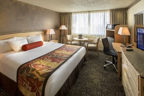 Deluxe King | Hypo-allergenic bedding, pillowtop beds, desk, blackout drapes - Z Hotel Jack London Square (Oakland)