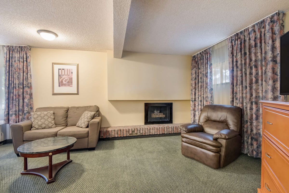 1 bedroom, premium bedding, blackout curtains, iron/ironing board