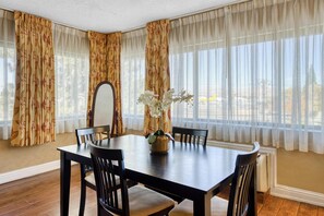 Suite, 1 King Bed, Non Smoking, Jetted Tub (Four Poster Bed) | Premium bedding, blackout drapes, iron/ironing board - SureStay Plus Hotel by Best Western Reno Airport (Reno)