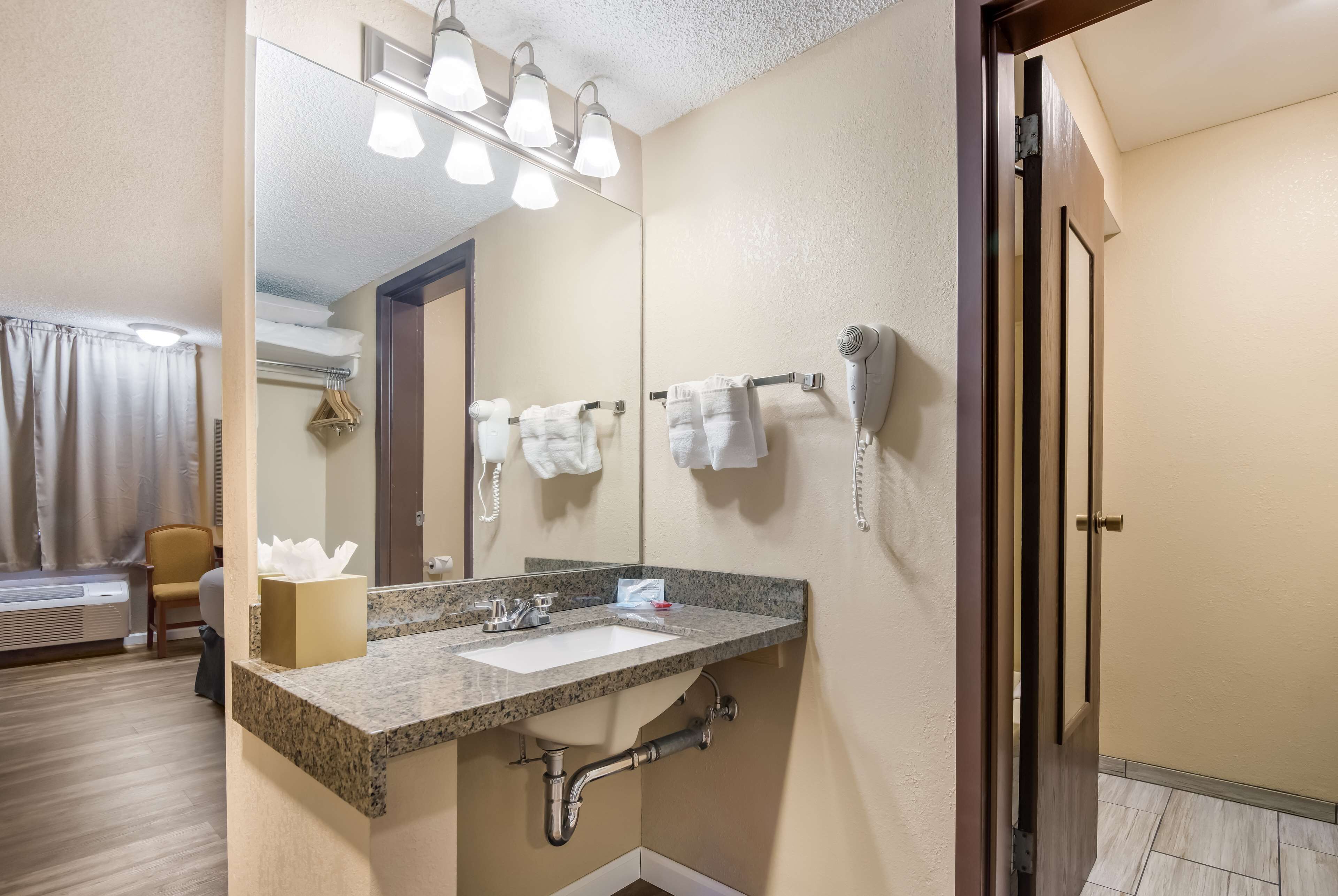 standard room, 1 king bed, non smoking, refrigerator & microwave (pet friendly) | bathroom | combined shower/bathtub, eco-friendly toiletries, hair dryer, towels