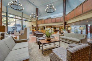 Lobby - SureStay Plus Hotel by Best Western Reno Airport (Reno)