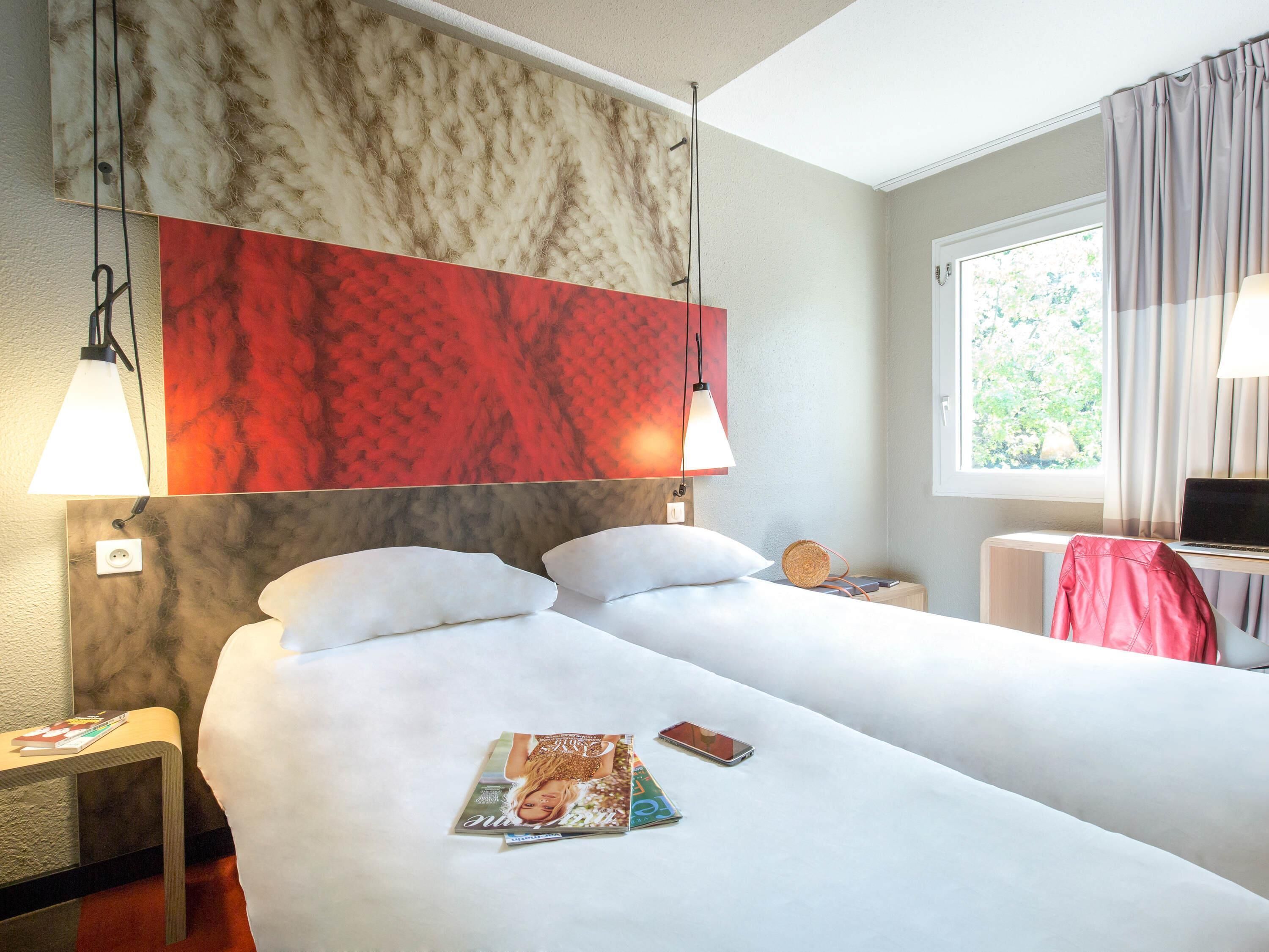 Standard Room, 2 Single Beds | Desk, soundproofing, iron/ironing board, free WiFi