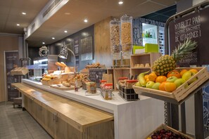 Café da manhã com buffet todos os dias (EUR 12.50 por pessoa) 