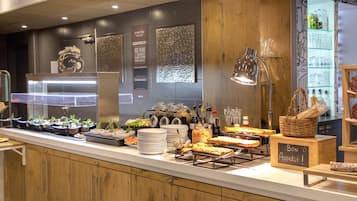Aperto a colazione, pranzo e cena