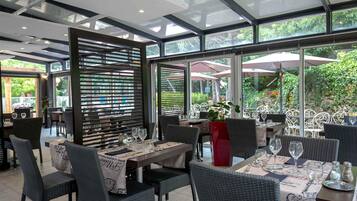 Se sirven desayunos, comidas y cenas