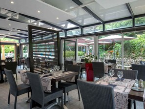 Frukost, lunch och middag serveras